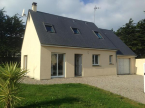 Seafront holiday home with garden in Denneville